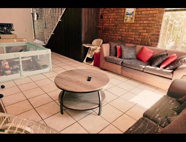 2 BEDROOM TOWNHOUSE FOR SALE IN THE HILL